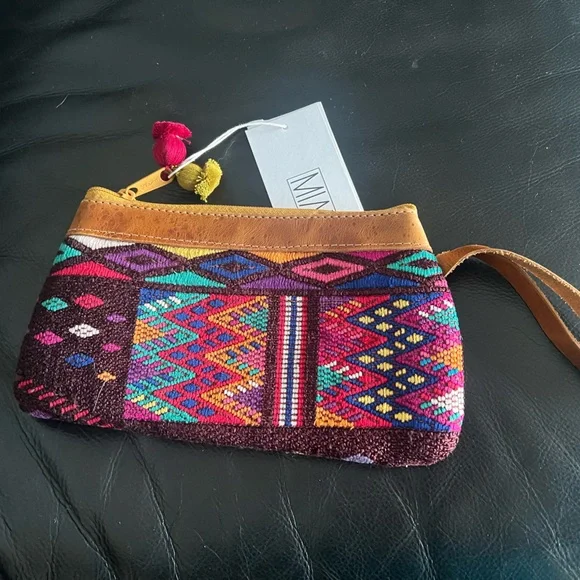 Miah Guatemala wristlet purse - Picture 1 of 6